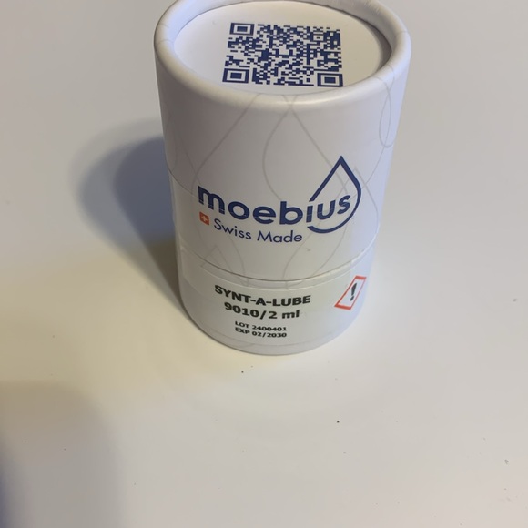 SYNT-A-LUBE Moebius 9010 2ml for for pallets lubrication SWISS MADE 02/2030 - Picture 4 of 4